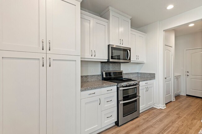 Building Photo - Comfort Meets Coastal Living 4 Bed 2.5 Bath in Oceanside!