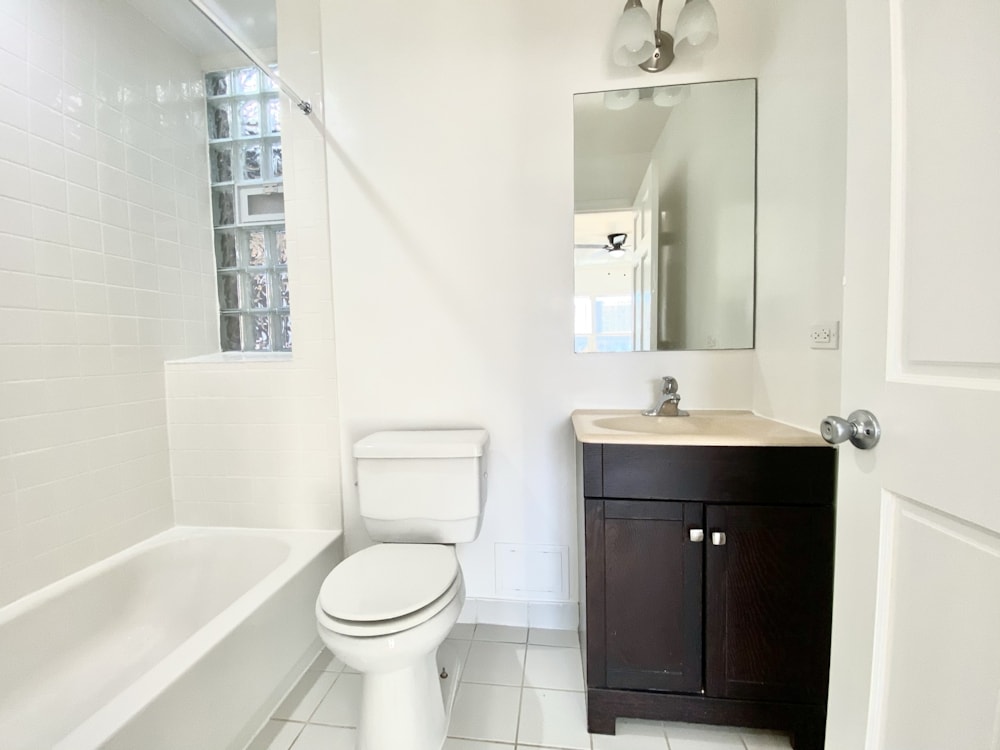 Building Photo - 1012 W Sunnyside Ave