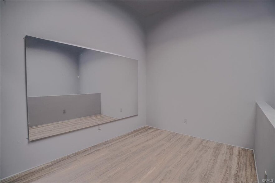 Building Photo - 1011 N Orange Grove Ave