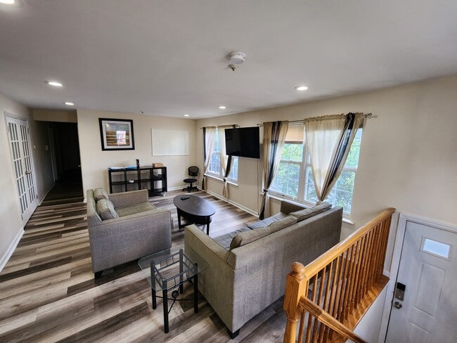 Building Photo - 206 Matthews Drive