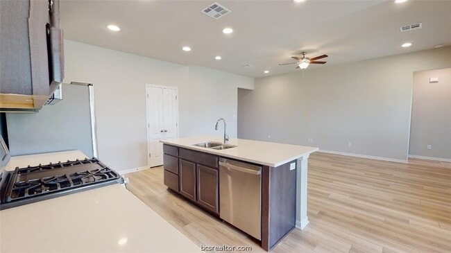 Building Photo - 6335 Spartan Dr