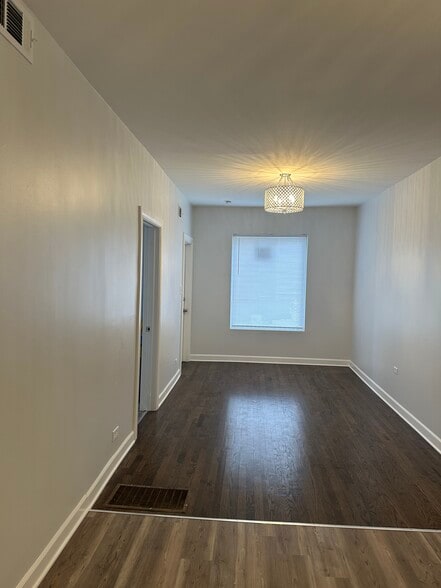 Living room - 4415 S Keeler Ave