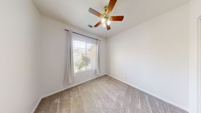 Building Photo - Beautiful 4 Bedroom Family Home