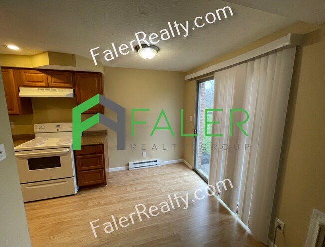 Building Photo - Spotless Ground Floor Condo
