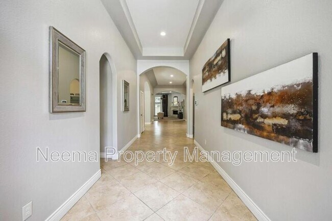 Building Photo - 2423 Rosillos Peak Dr