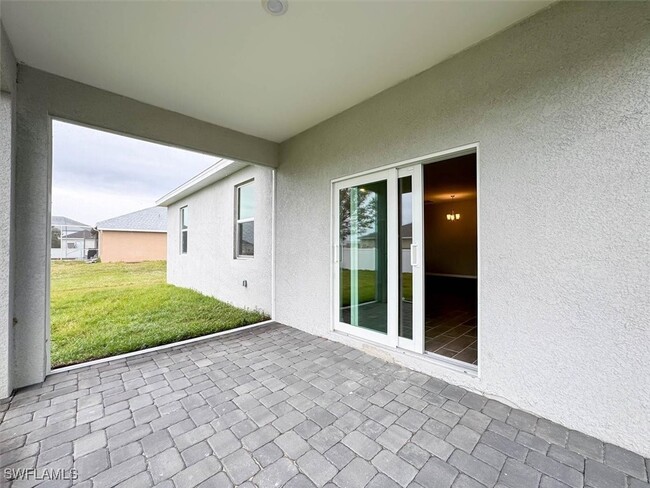 Building Photo - 512 NW 25th Ave