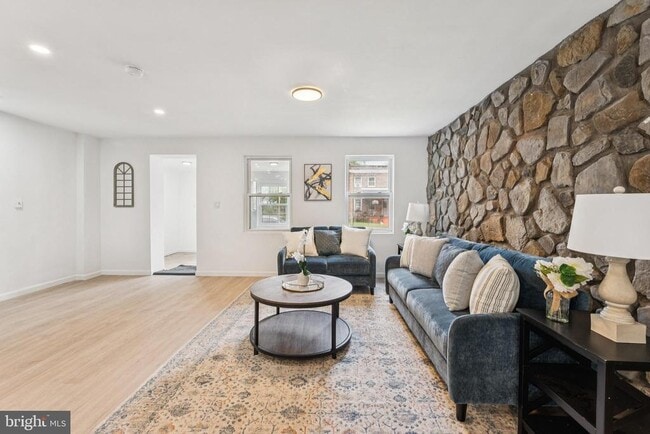 Building Photo - 818 Sylvan St
