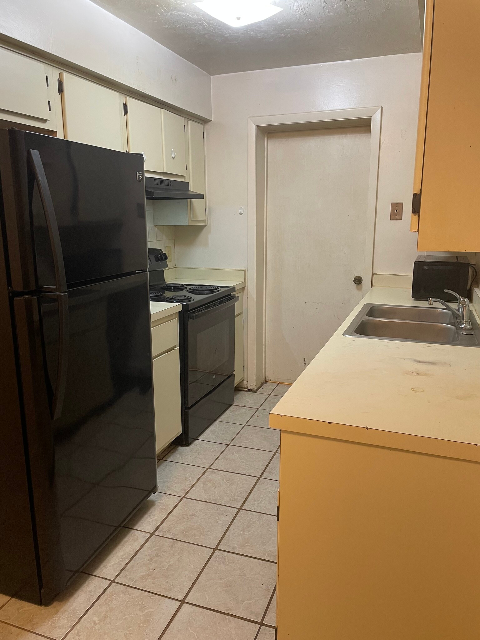 Kitchen - 827 SW 64th Terrace