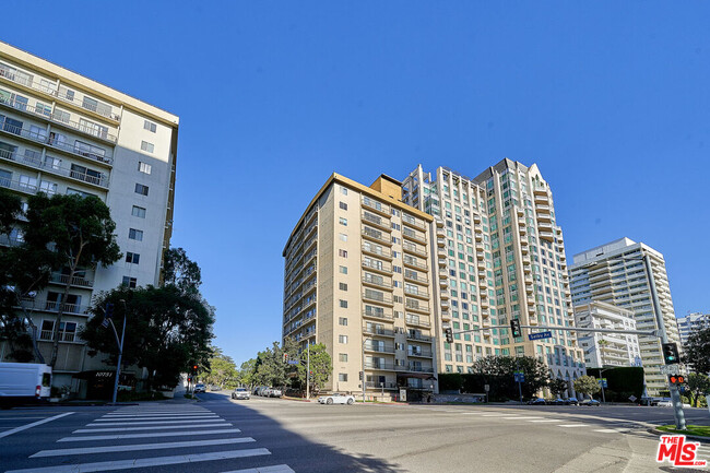 Building Photo - 10747 Wilshire Blvd