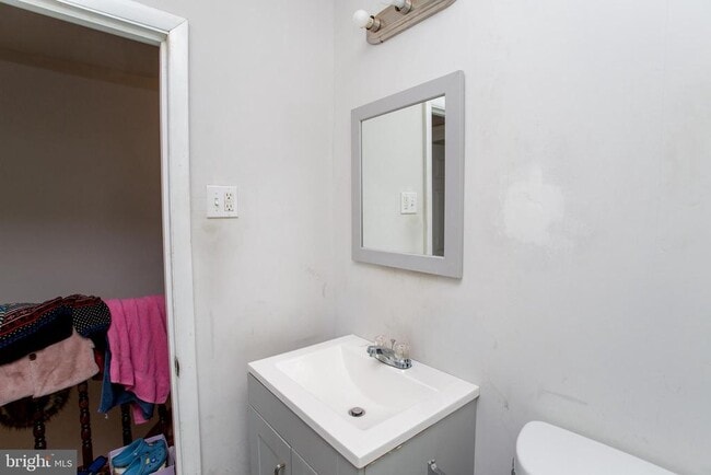 Building Photo - 6228 Erdrick St