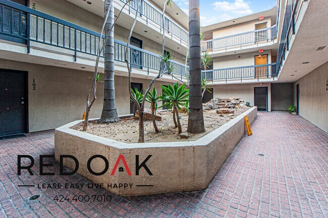 Building Photo - 1522 N Formosa Ave