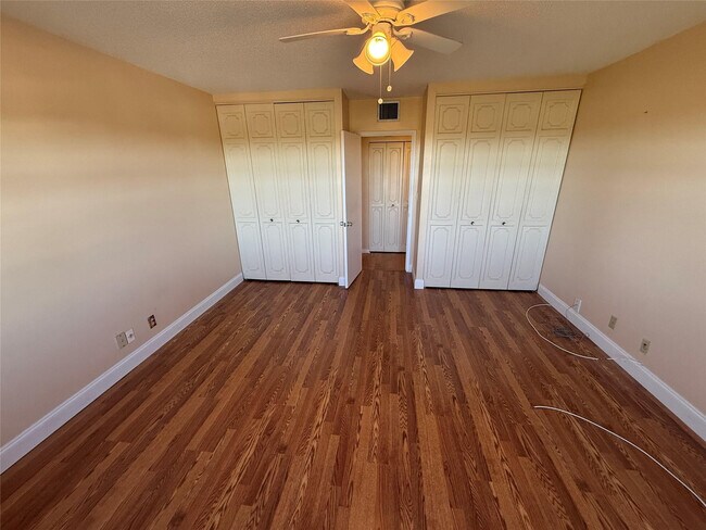 Building Photo - 3575 Brokenwoods Dr