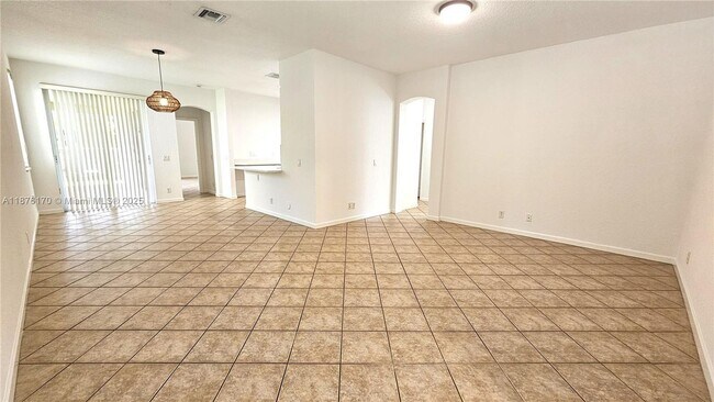 Building Photo - 686 Conservation Dr