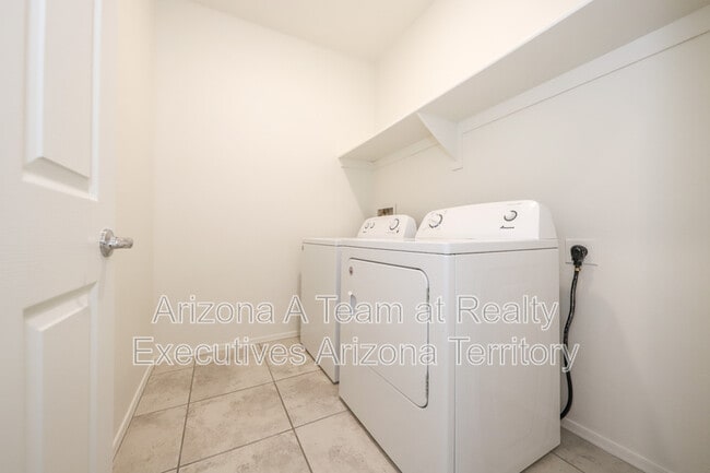 Building Photo - 4466 S Sunrise Bluff Way