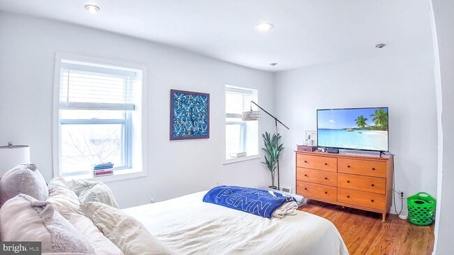 Building Photo - 434 Catharine St