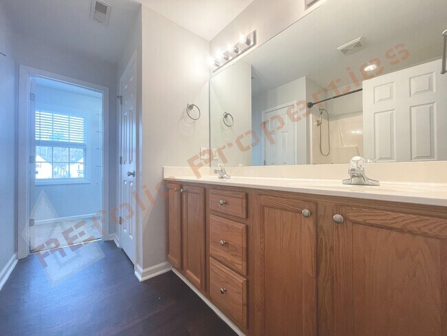 Building Photo - 112 Taylors Creek Ct