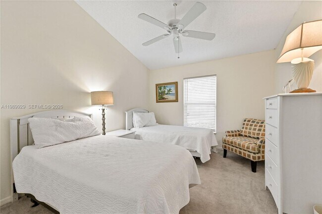 Building Photo - 401 Sabal Palm Ln