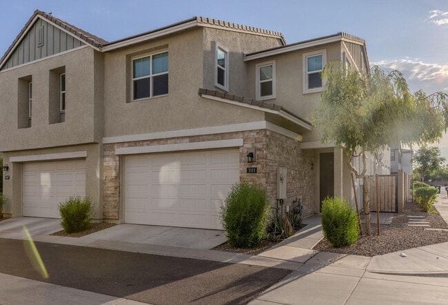 Building Photo - 1111 W. Diamondback Dr.