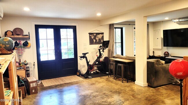 Building Photo - 1720 Longleaf Dr E