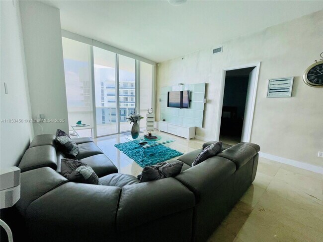 Building Photo - 16001 Collins Ave