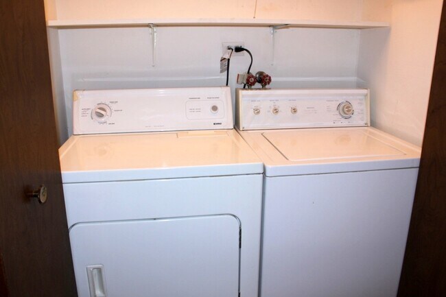 Building Photo - 452 Harrison Ct