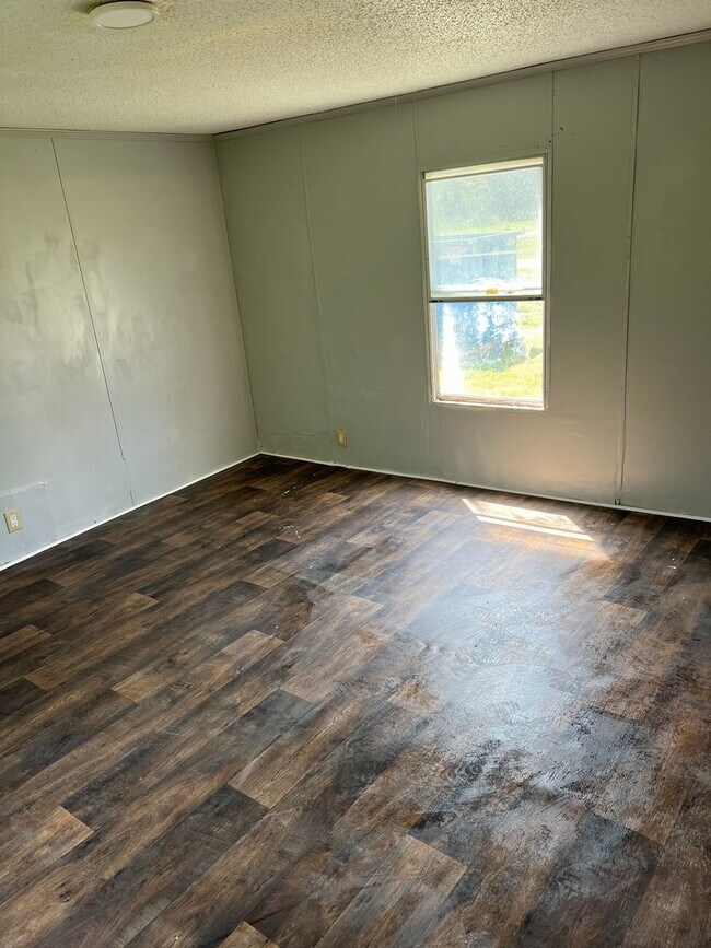 Building Photo - 3 BR 2 Bath 1,280 sq ft singlewide mobile ...