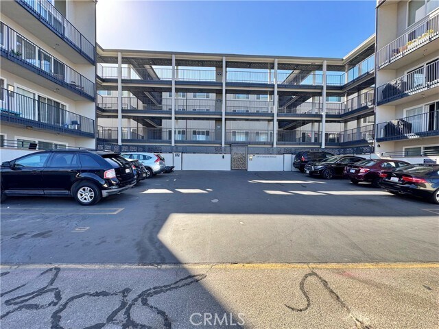 Building Photo - 230 S Catalina Ave