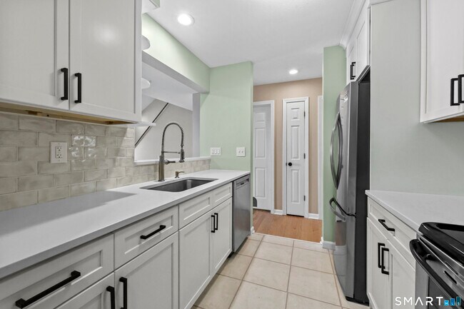 Building Photo - 187 Lovers Ln