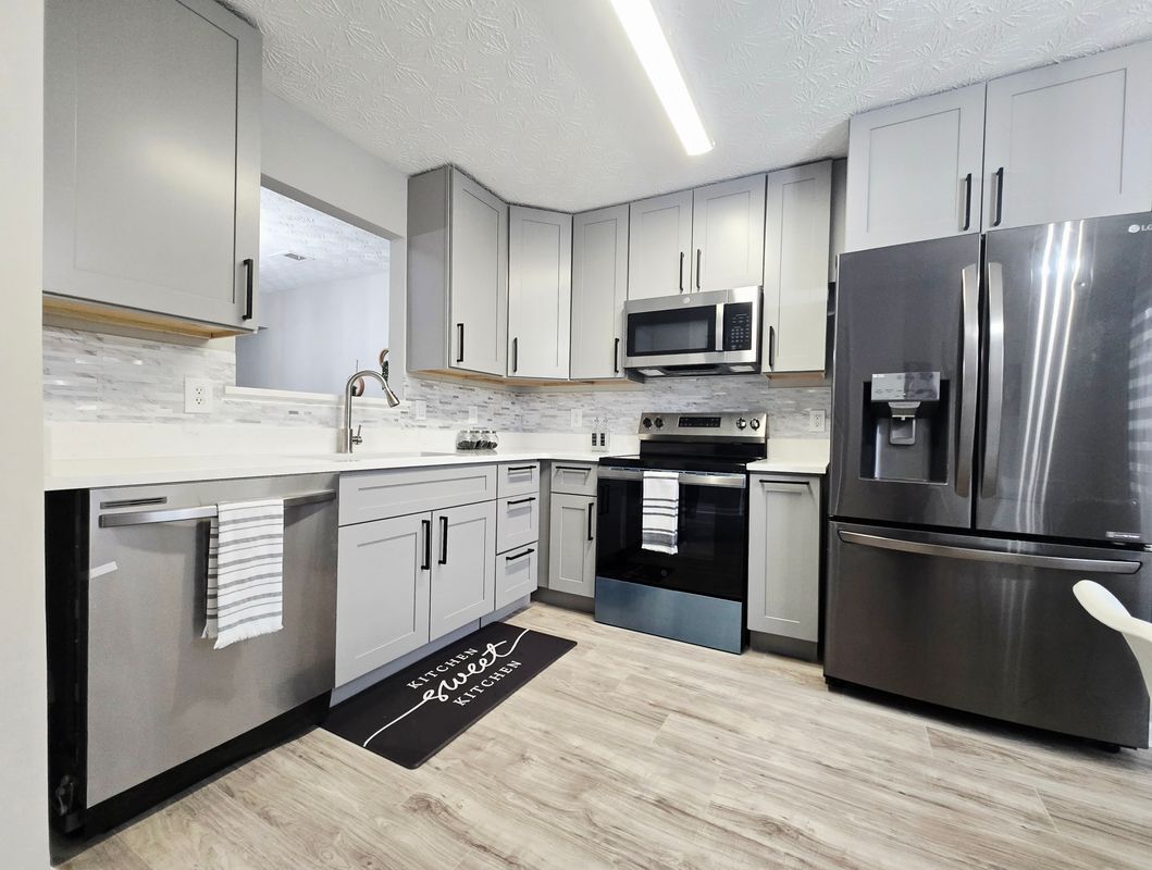 Building Photo - 2430 Piering Dr