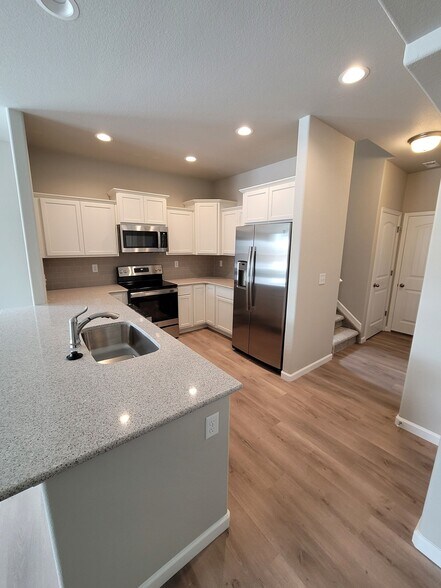 Building Photo - 6461 Old Glory Dr