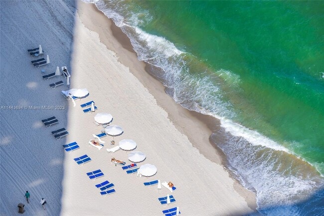 Building Photo - 15811 Collins Ave