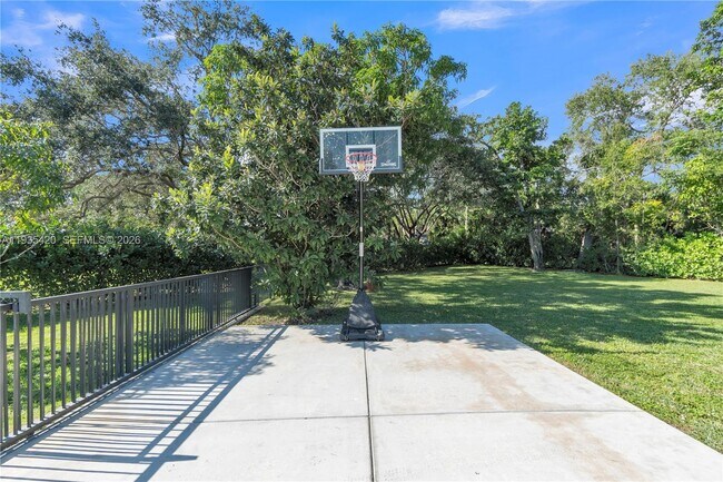 Building Photo - 7465 SW 135th St