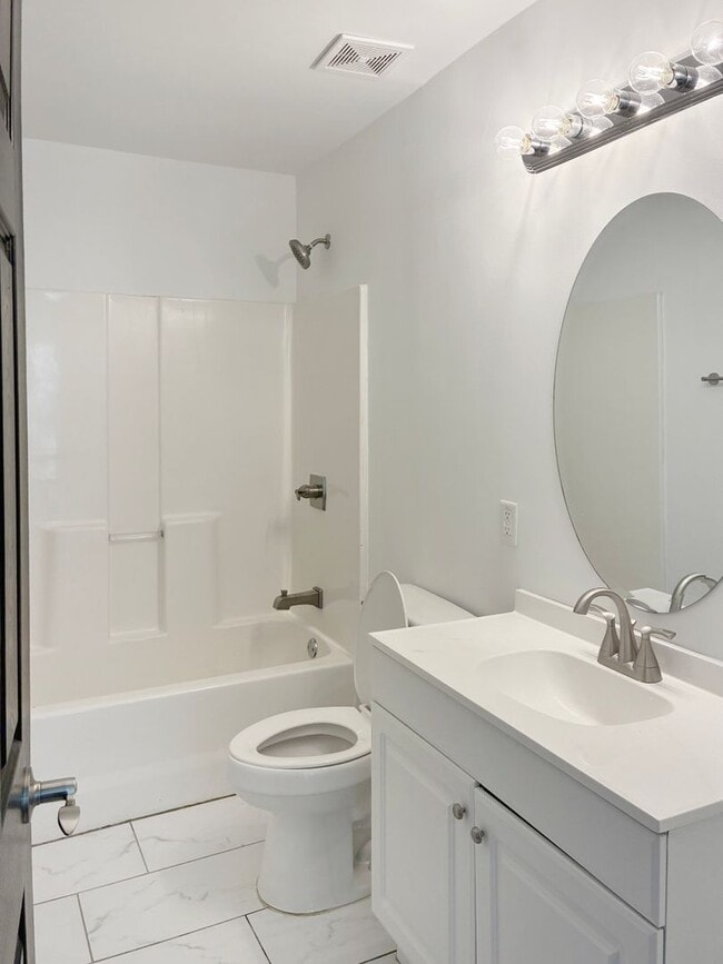 Building Photo - Holiday Special! Modern 3 Bedroom in Manchester - $300 off your first month! – No Application Fee...