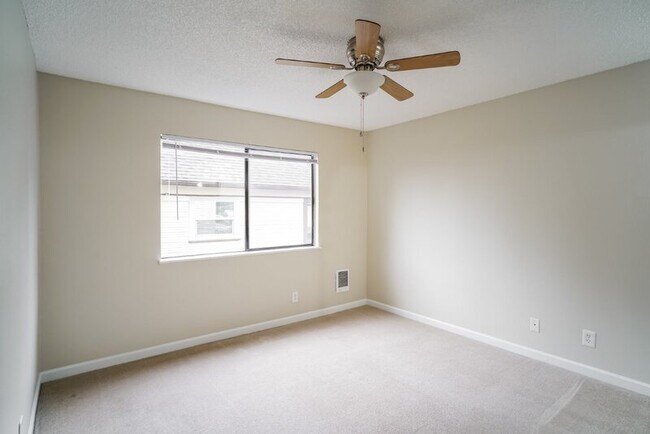 Building Photo - 4314 Southwest View Point Ter