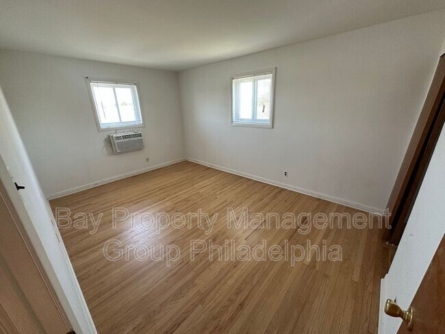 Building Photo - 1709 Lansing St
