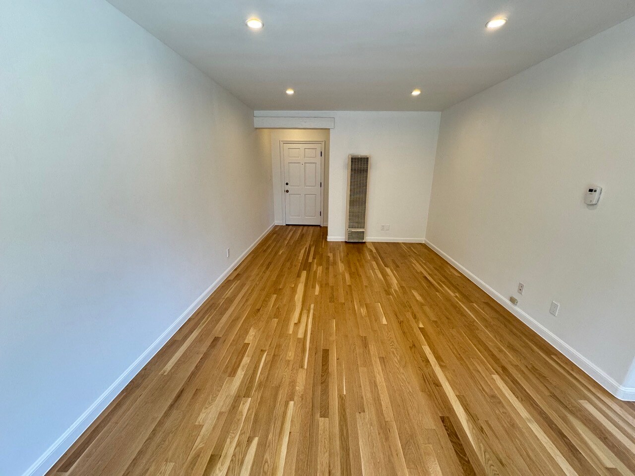 Building Photo - 822 N Martel Ave