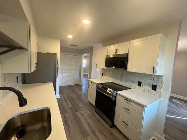 Building Photo - This fully renovated & updated 3 Bedroom a...