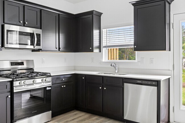 Building Photo - 5044 Highwood Dr