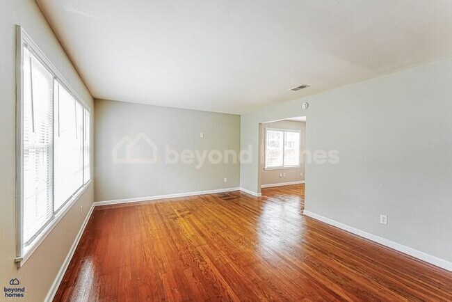 Building Photo - Ready to love where you live? 3 Bed 1 Bath Home Ready for You!