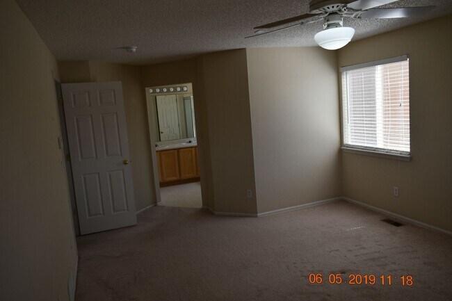 Building Photo - Large Parker Home 3 bed, 3 bath Nearly 2K ...