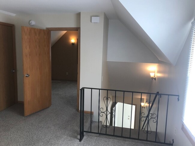 Building Photo - 409 Fairview Ave N