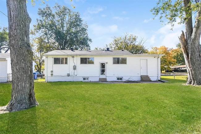 Building Photo - 745 Northmoor Dr