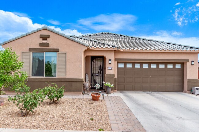 Primary Photo - 729 W Silver Reef Dr