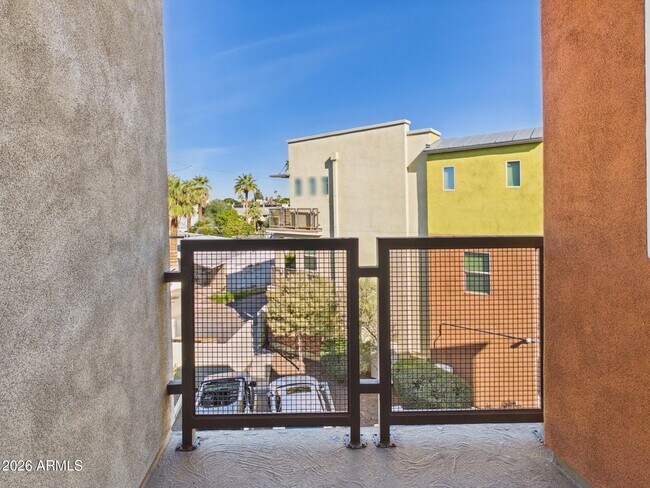 Building Photo - 4816 N Woodmere Fairway