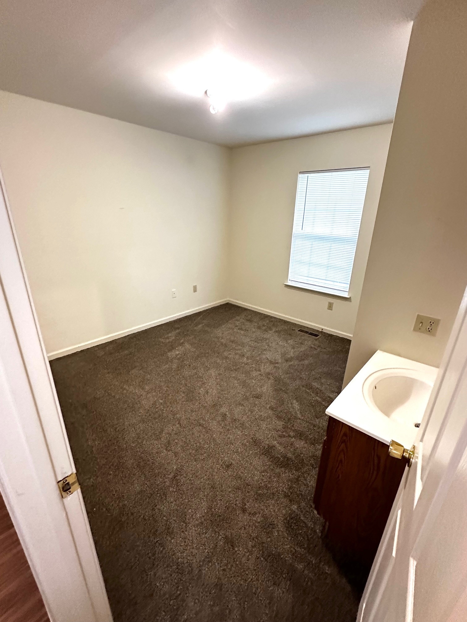 Building Photo - 1409 Varsity Ln