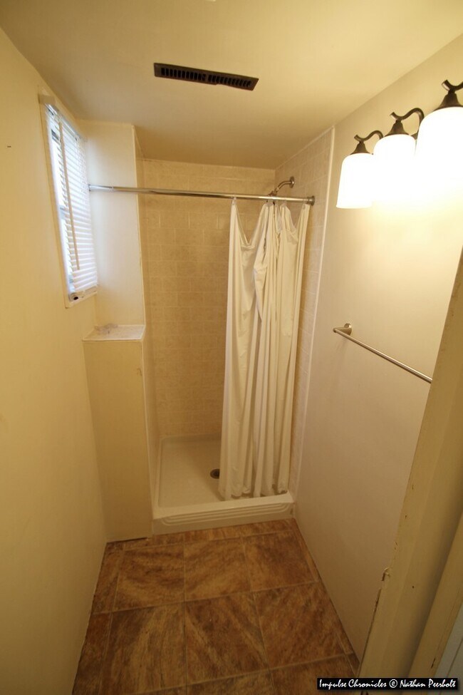 Building Photo - 1 Bedroom Apartment in Worthing
