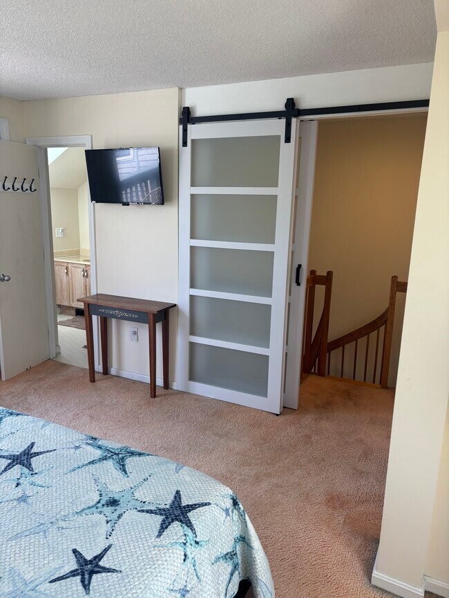 Building Photo - 146 W Grand Ave