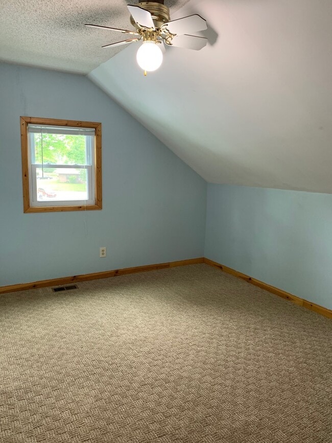 Building Photo - 1818 N Granview Dr