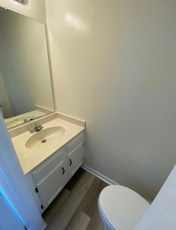 Building Photo - 8400 Brigadoon Ct