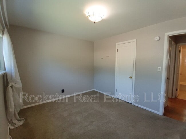 Building Photo - 6011 N Forest Blvd